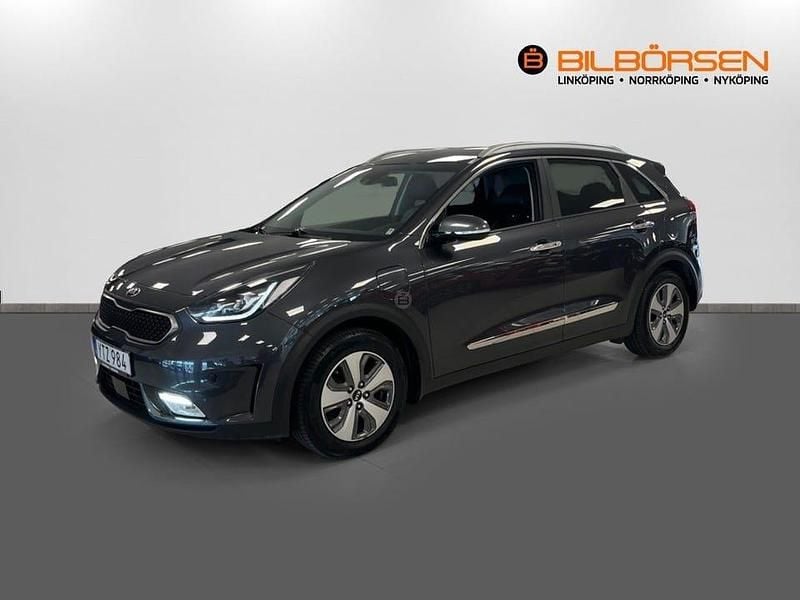 Grå Begagnad 2018 Kia Niro Advance SUV | 169 900 kr (Marknadspris) - Bild 1/4