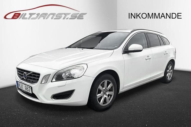 Vit Begagnad 2011 Volvo V60 Kombi | 99 900 kr (Marknadspris) - Bild 1/4