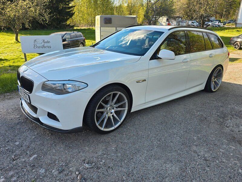 Vit Begagnad 2011 BMW 520 M Sport Kombi | 130 000 kr (Lite dyr) - Bild 1/4
