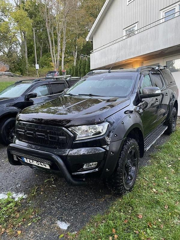 Svart Begagnad 2018 Ford Ranger Wildtrack Pickup | 262 500 kr (Marknadspris) - Bild 1/4