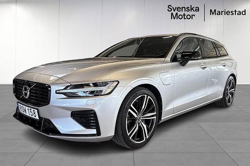 Silver Begagnad 2022 Volvo V60 R-Design Kombi | 384 500 kr (Marknadspris) - Bild 1/4
