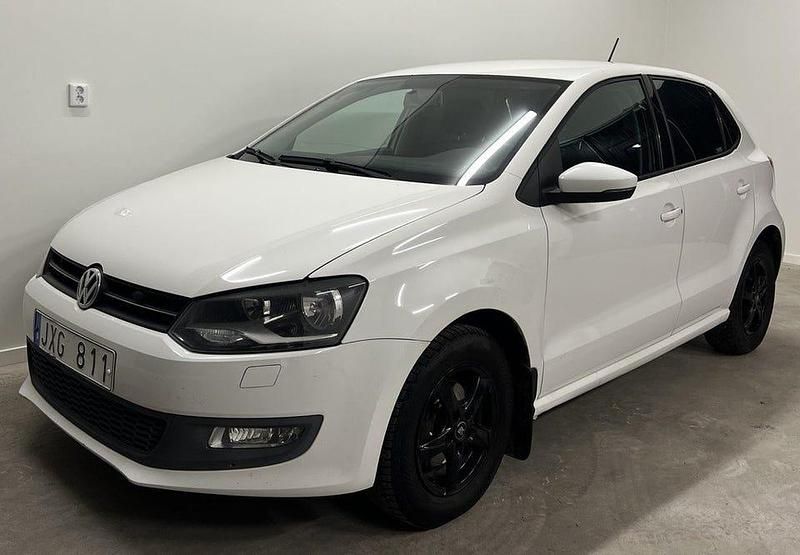 Vit Begagnad 2010 VW Polo Halvkombi | 45 900 kr (Marknadspris) - Bild 1/4