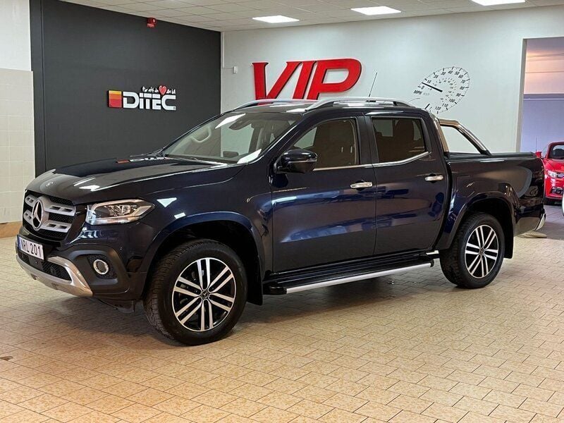 Mörkblå (blå) Begagnad 2018 Mercedes X250 Pickup | 298 800 kr (Superpris) - Bild 1/4