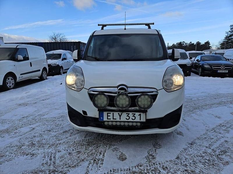 Begagnad Opel Combo 90 HK (66 kW) 2015 Vit Minibuss
