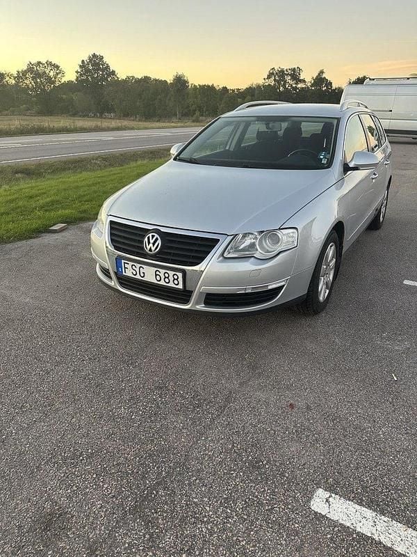 Silver Begagnad 2007 VW Passat Sportline Kombi | 19 880 kr (Marknadspris) - Bild 1/4