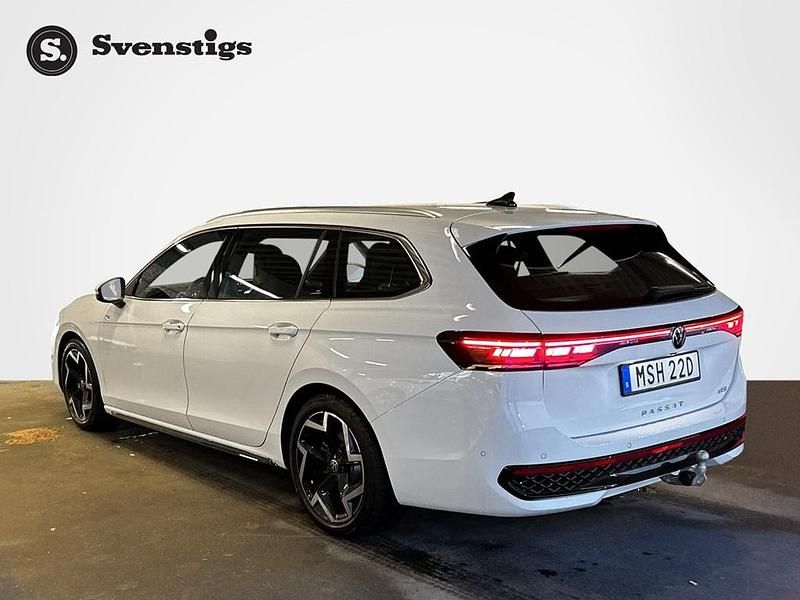 Begagnad VW Passat R-line 150 HK (110 kW) 2025 Vit Kombi