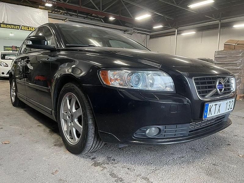 Svart Begagnad 2010 Volvo S40 Momentum Sedan | 50 000 kr (Marknadspris) - Bild 1/4