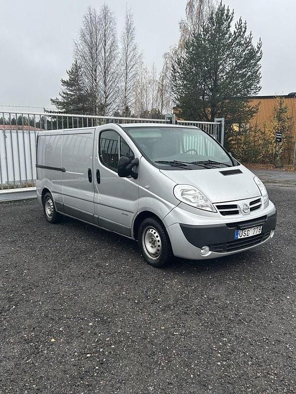 Silver Begagnad 2013 Nissan Primastar Minibuss | 65 000 kr (Dyr) - Bild 1/3