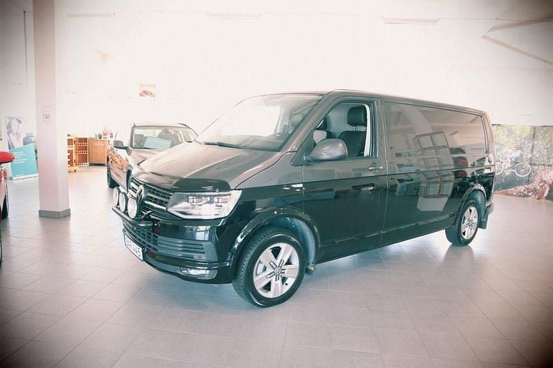Flerfärgad Begagnad 2018 VW T6 Van | 279 900 kr (Bra pris) - Bild 1/4