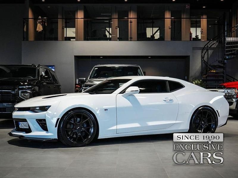 Vit Begagnad 2017 Chevrolet Camaro SS Sportkupé | 489 900 kr (Marknadspris) - Bild 1/4