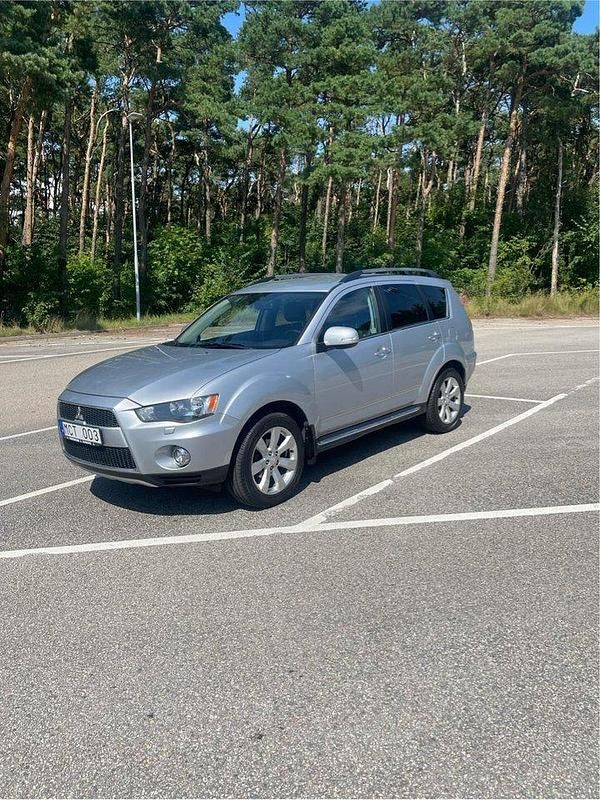 Silver Begagnad 2012 Mitsubishi Outlander Comfort Edition SUV | 89 900 kr (Lite dyr) - Bild 1/4