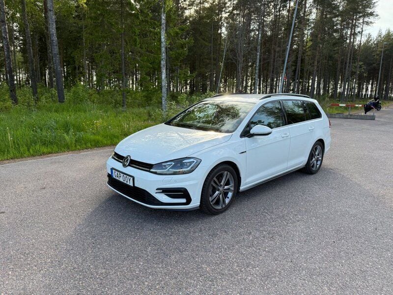 Vit Begagnad 2020 VW Golf VII GT Kombi | 225 900 kr (Marknadspris) - Bild 1/4