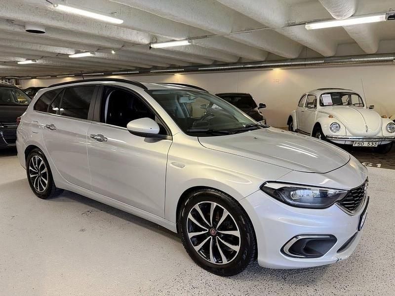 Begagnad Fiat Tipo 120 HK (88 kW) 2020 Grå Halvkombi