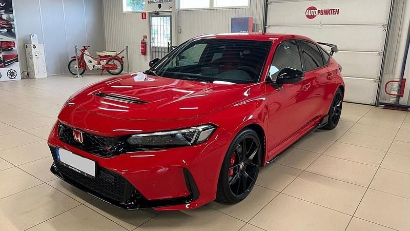 Röd (rally red) Ny 2024 Honda Civic Type R Halvkombi | 638 900 kr - Bild 1/4