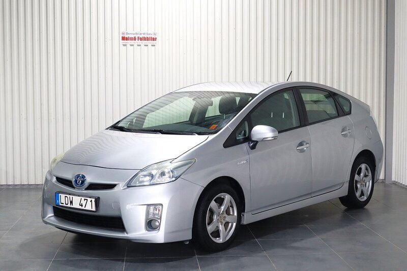 Silver Begagnad 2010 Toyota Prius Halvkombi | 119 900 kr (Lite dyr) - Bild 1/4