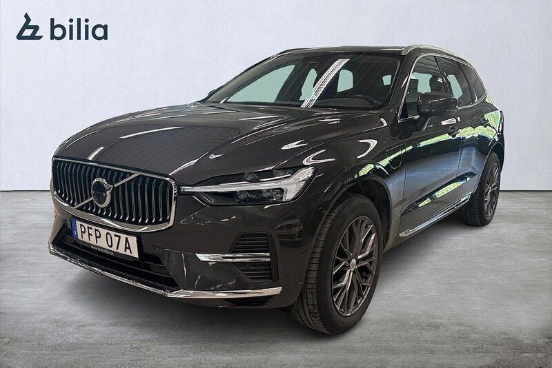 Grå Begagnad 2023 Volvo XC60 SUV | 479 900 kr (Marknadspris) - Bild 1/4