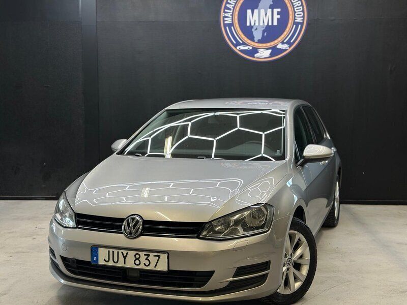 Silver Begagnad 2016 VW Golf VII Halvkombi | 94 800 kr (Marknadspris) - Bild 1/4