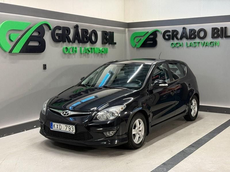 Svart Begagnad 2011 Hyundai i30 Halvkombi | 49 900 kr (Lite dyr) - Bild 1/4