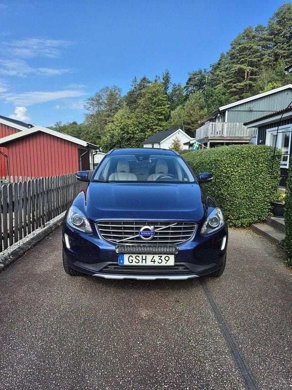 Blå Begagnad 2016 Volvo XC60 SUV | 140 500 kr (Bra pris) - Bild 1/4