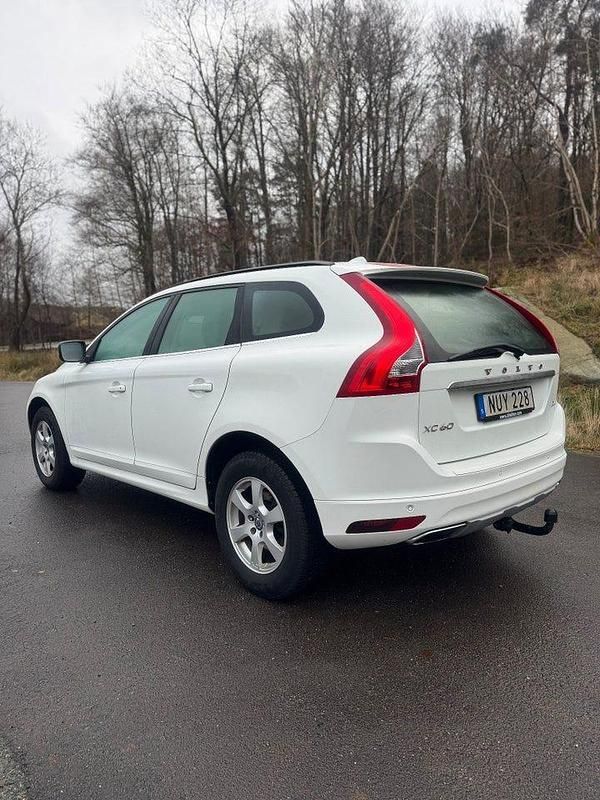 Begagnad Volvo XC60 Momentum 190 HK (139 kW) 2016 Vit SUV