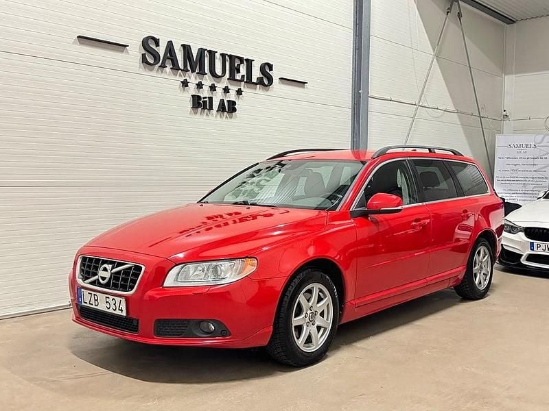 Begagnad Volvo V70 Momentum 163 HK (119 kW) 2011 Röd Kombi