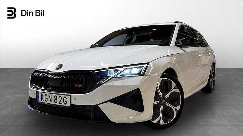 Ny Skoda Octavia RS 2025 Vit Kombi