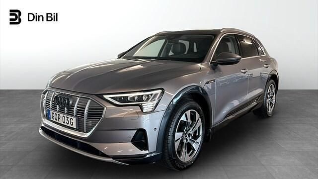 Tyfongrå metallic Begagnad 2022 Audi e-tron Proline SUV | 409 900 kr (Marknadspris) - Bild 1/4