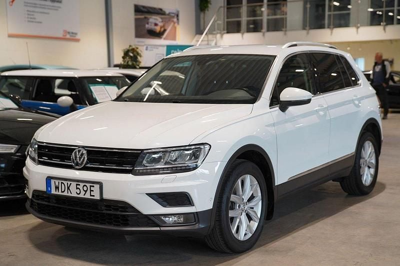Vit Begagnad 2019 VW Tiguan SUV | 239 900 kr (Bra pris) - Bild 1/4