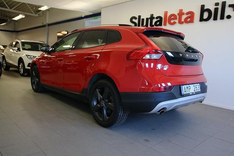 Begagnad Volvo V40 179 HK (131 kW) 2013 Röd Halvkombi