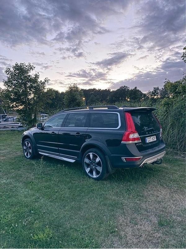 Svart Begagnad 2014 Volvo XC70 Summum SUV | 179 000 kr (Marknadspris) - Bild 1/4