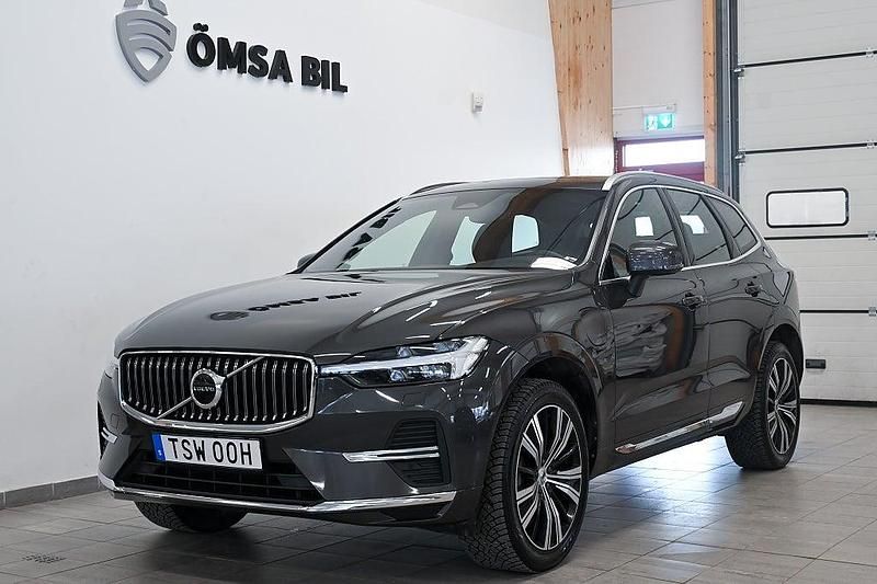 Begagnad Volvo XC60 Plus 350 HK (257 kW) 2022 Grå SUV