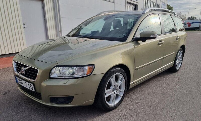 Grå Begagnad 2008 Volvo V50 Summum Kombi | 55 000 kr (Marknadspris) - Bild 1/4