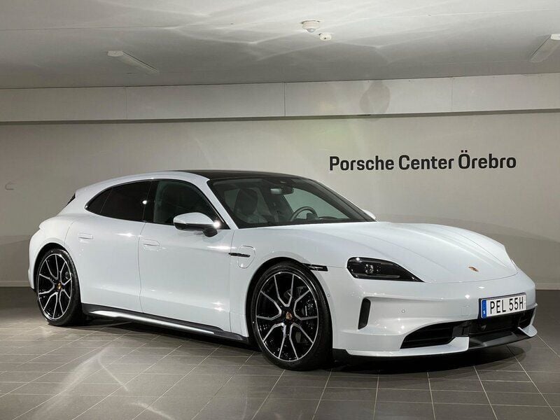 Ljusgrå Begagnad 2024 Porsche Taycan Sport Turismo Sedan | 1 099 000 kr - Bild 1/4