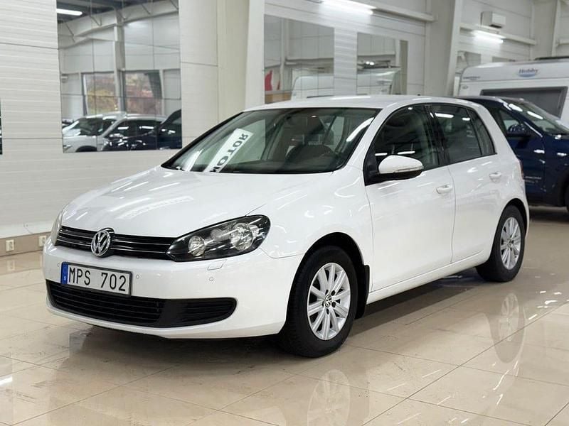 Vit Begagnad 2011 VW Golf VI S Halvkombi | 72 900 kr (Marknadspris) - Bild 1/4