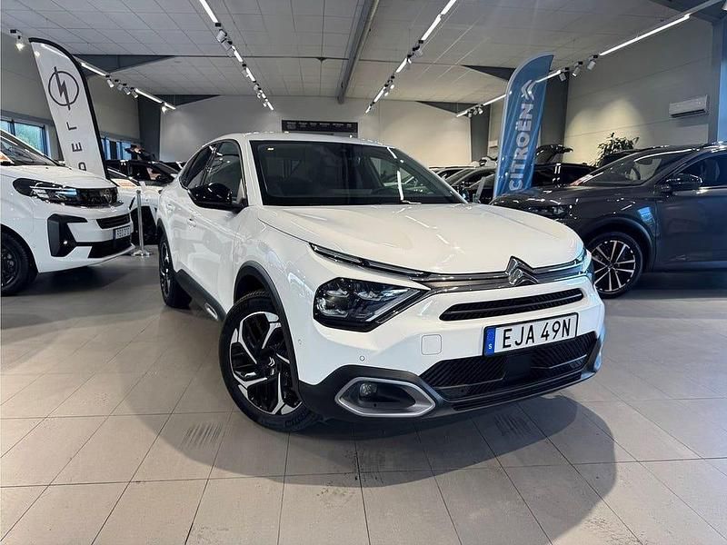 Vit Begagnad 2023 Citroën C4 X Shine SUV | 214 900 kr (Marknadspris) - Bild 1/3