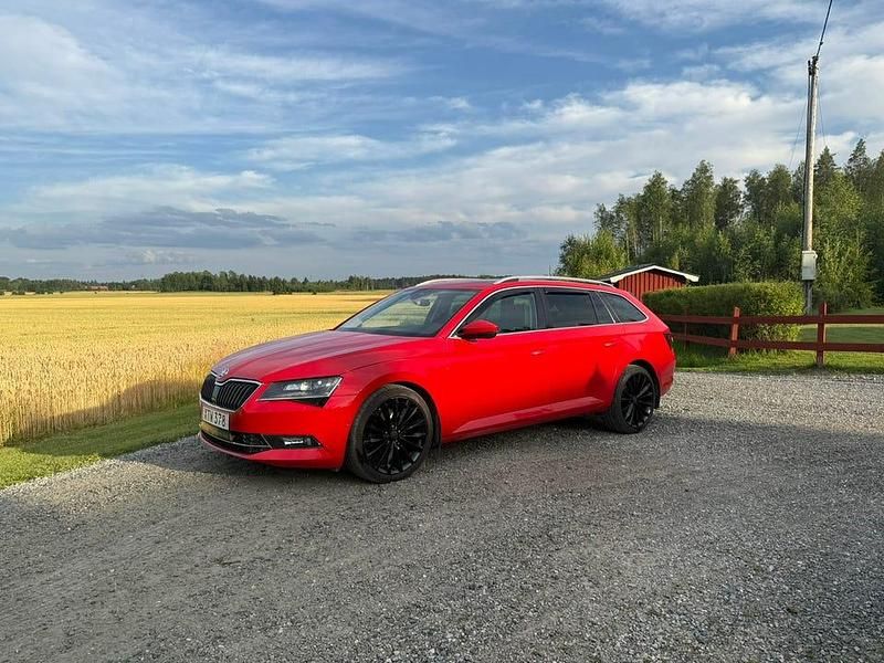 Begagnad 2017 Skoda Superb Kombi | 165 000 kr (Marknadspris) - Bild 1/4