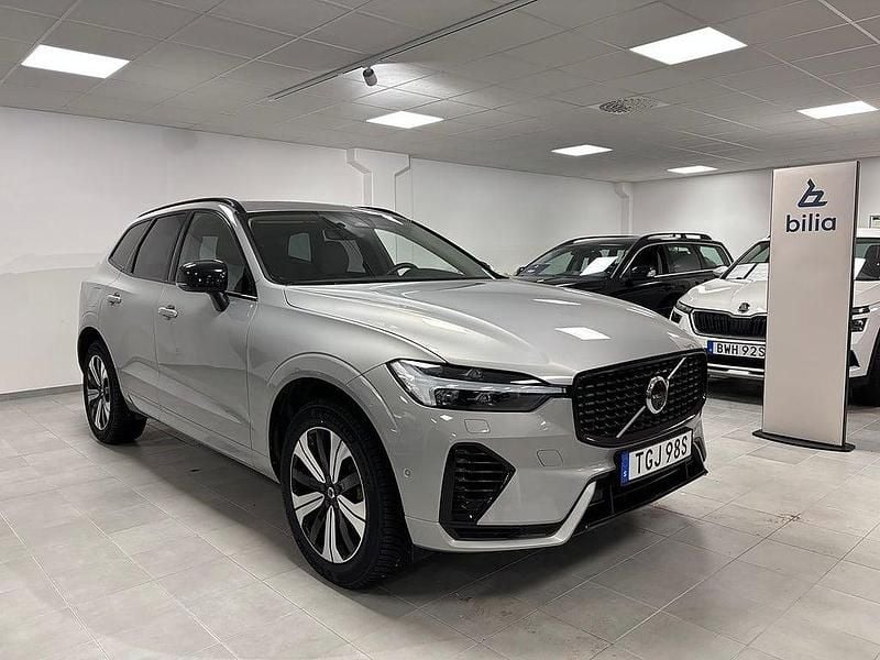 Silver Begagnad 2022 Volvo XC60 Plus SUV | 479 900 kr (Marknadspris) - Bild 1/3