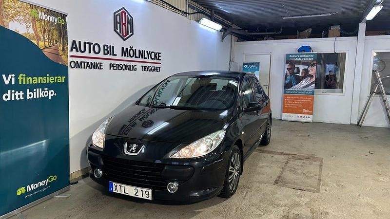 Svart Begagnad 2006 Peugeot 307 Halvkombi | 24 900 kr (Marknadspris) - Bild 1/4