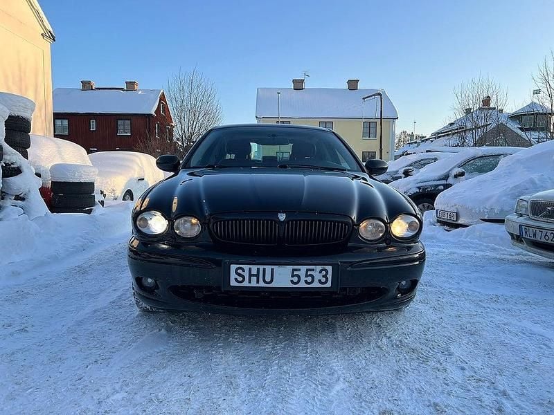 Svart Begagnad 2001 Jaguar X-type Sedan | 39 500 kr - Bild 1/4