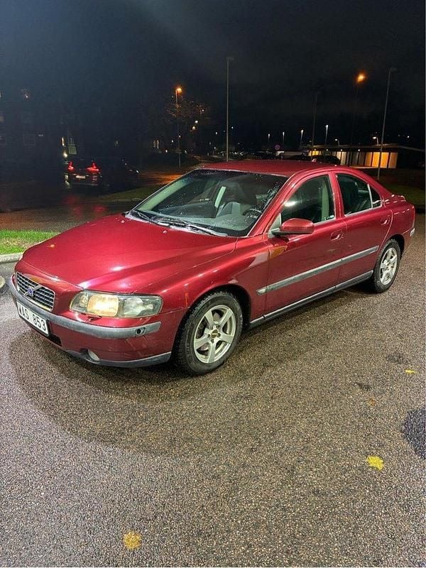 Röd Begagnad 2004 Volvo S60 Business Edition Sedan | 14 000 kr (Superpris) - Bild 1/4