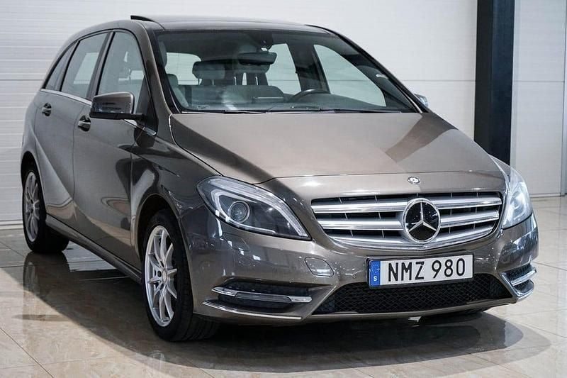 Begagnad Mercedes B220 184 HK (135 kW) 2014 Grå Minibuss