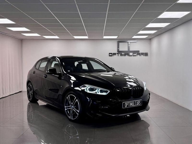 Svart Begagnad 2020 BMW 118 M Sport Halvkombi | 259 900 kr (Dyr) - Bild 1/4