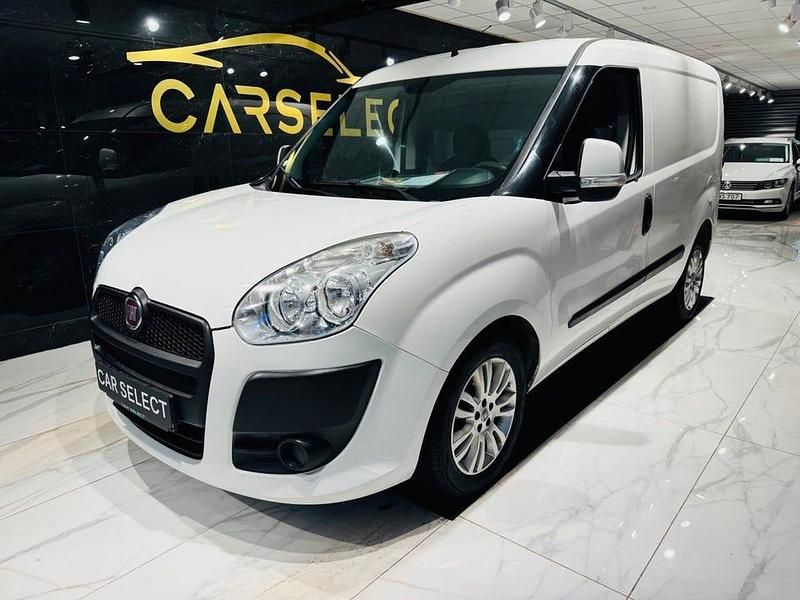 Vit Begagnad 2014 Fiat Doblò Minibuss | 59 900 kr (Marknadspris) - Bild 1/4