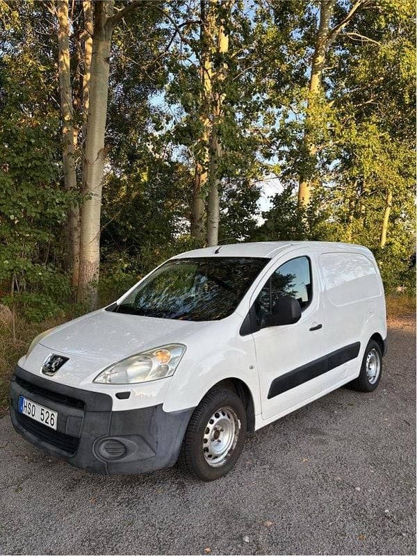 Vit Begagnad 2009 Peugeot Partner Minibuss | 34 900 kr (Marknadspris) - Bild 1/4