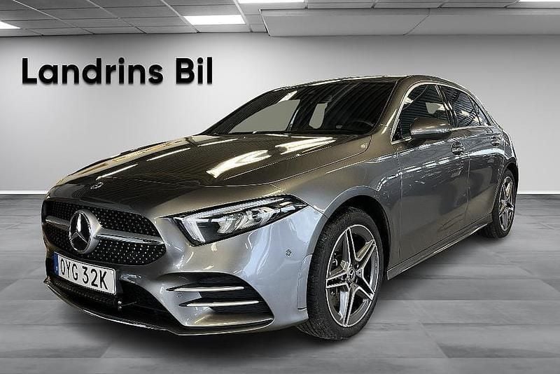 Grå Begagnad 2020 Mercedes A250 AMG Halvkombi | 284 900 kr (Marknadspris) - Bild 1/4