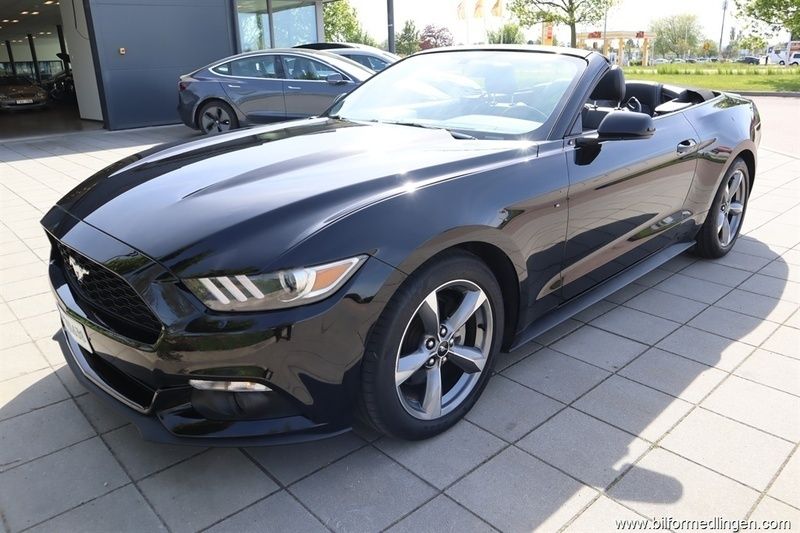 Svart samma som bilen Begagnad 2015 Ford Mustang Cab | 289 900 kr - Bild 1/4
