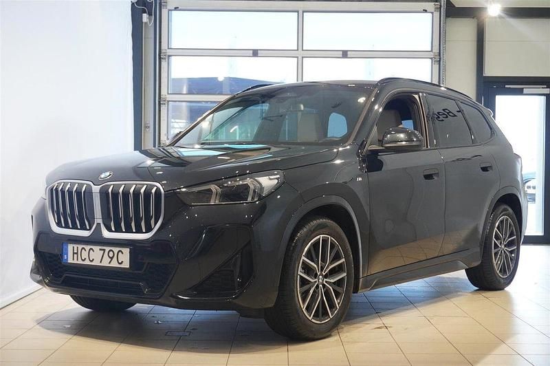 Svart Begagnad 2025 BMW X1 M Sport SUV | 449 800 kr (Dyr) - Bild 1/4