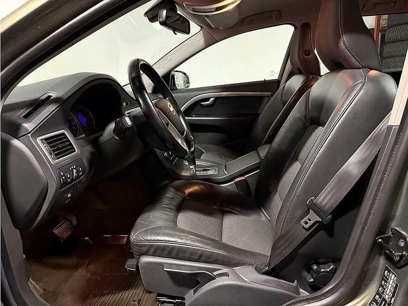 Begagnad Volvo V70 Momentum 231 HK (169 kW) 2010 Grön Kombi