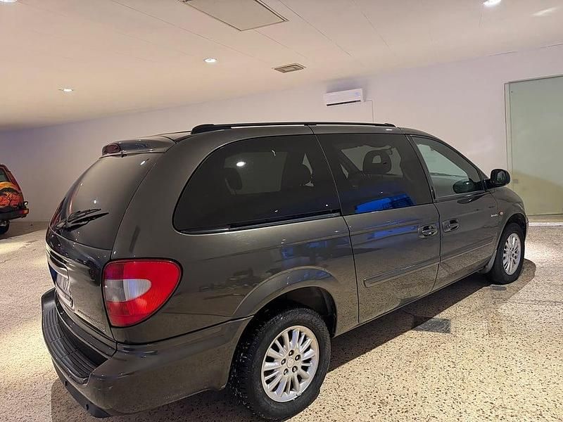 Begagnad Chrysler Grand Voyager 174 HK (127 kW) 2005 Brun Minibuss