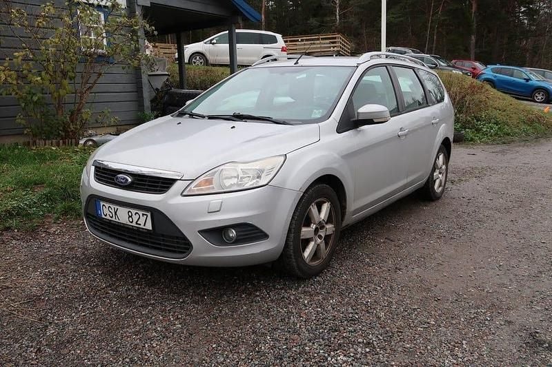 Begagnad Ford Focus 109 HK (80 kW) 2011 Silver Kombi
